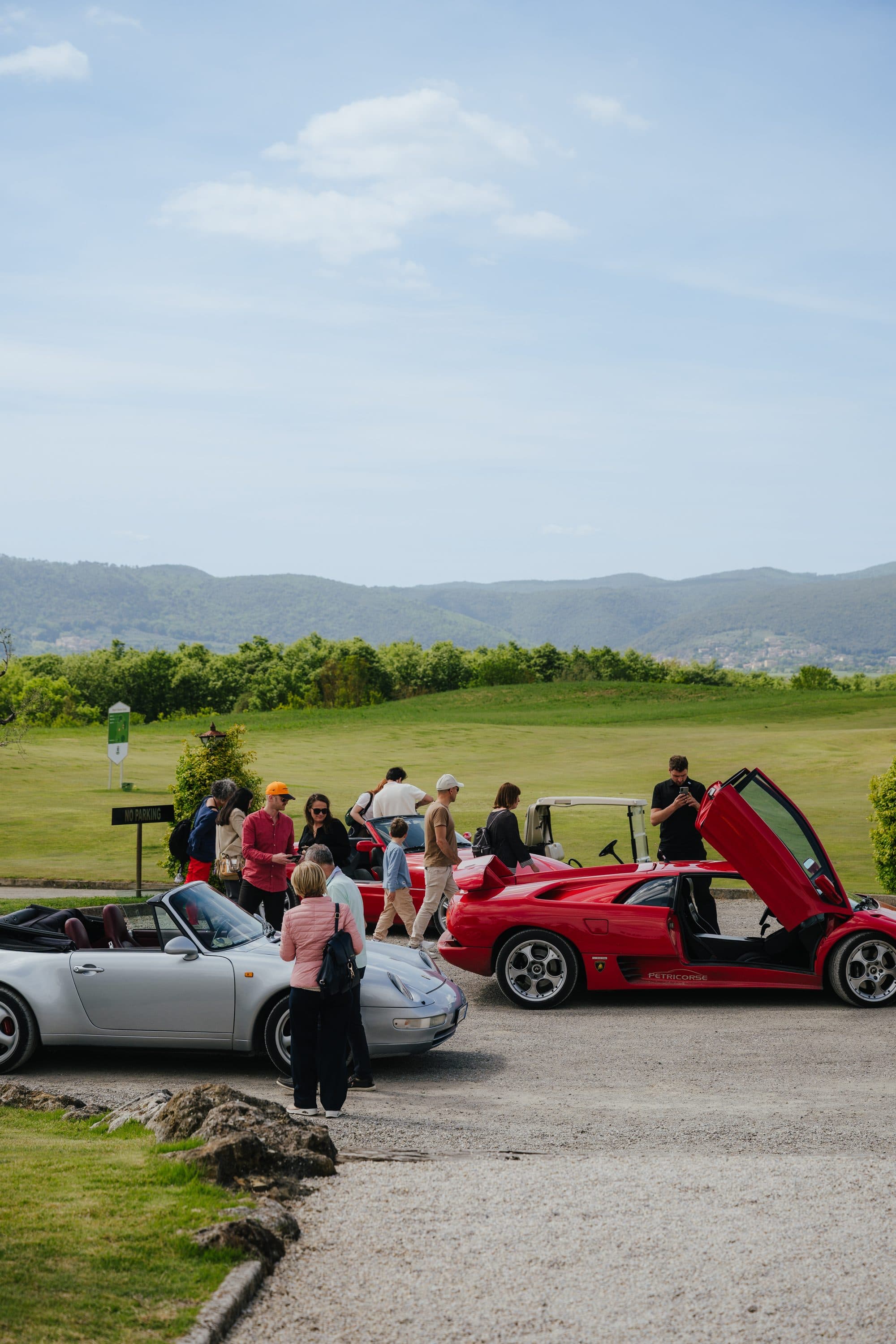 Supercar e auto d'epoca con gli ospiti al Giardino dell'Eden di Rocca d'Italia